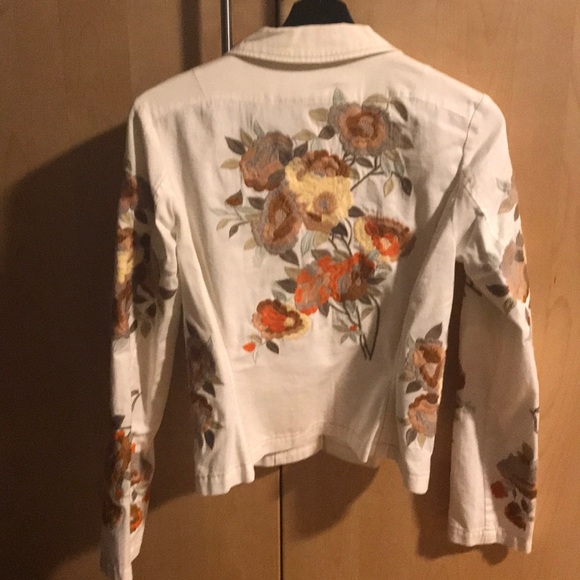 Blazer - Picture 2 of 7